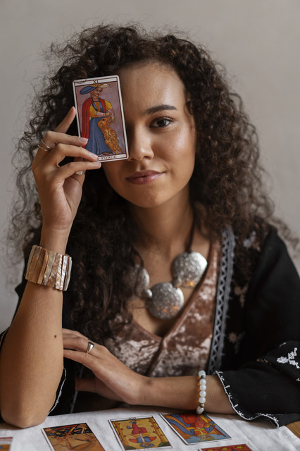 Voyante experte en consultation de tarot